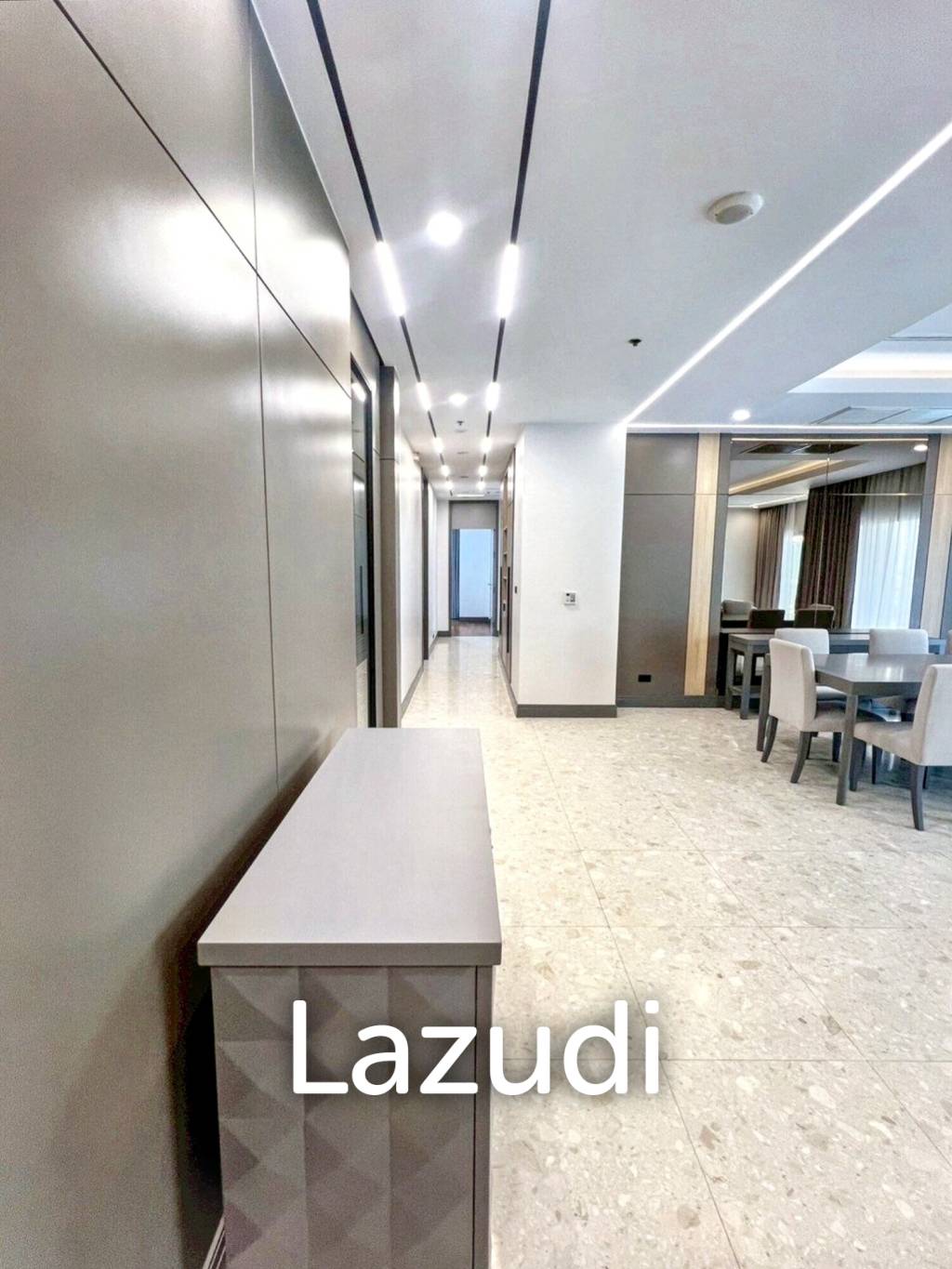 3 Beds 3 Baths 230 SQ.M Royal Residence Park