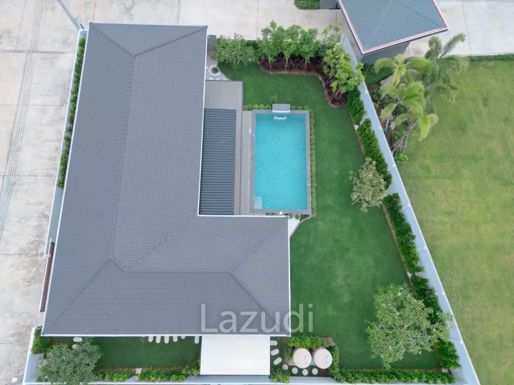 Luxurious Villa in Hua Hin With Pool and Garden Views