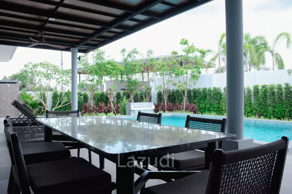 Luxurious Villa in Hua Hin With Pool and Garden Views