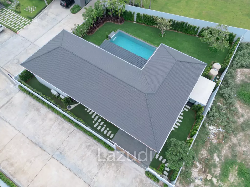 Luxurious Villa in Hua Hin With Pool and Garden Views
