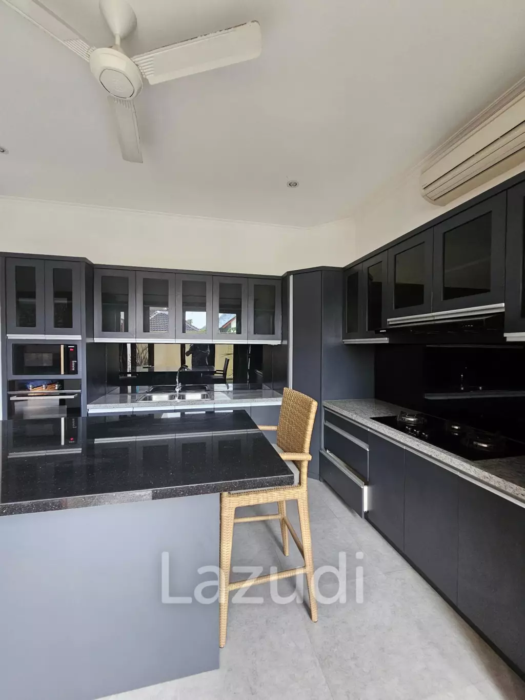 Prime Location Non beach side 3BR VILLA SANUR