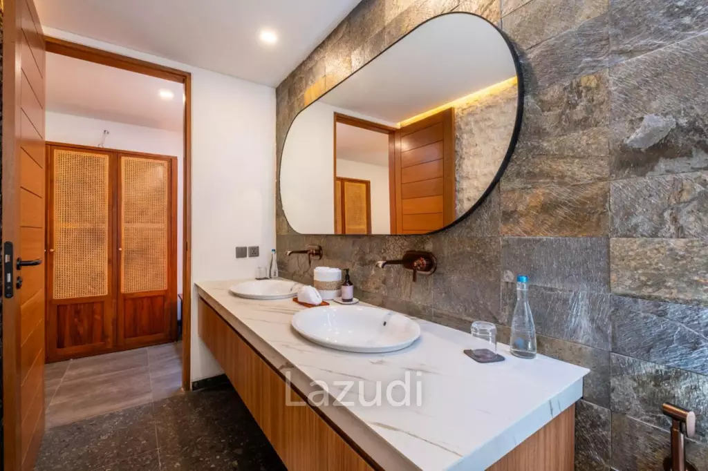 Stunning 3 bedroom walking distance to Sanur Beach