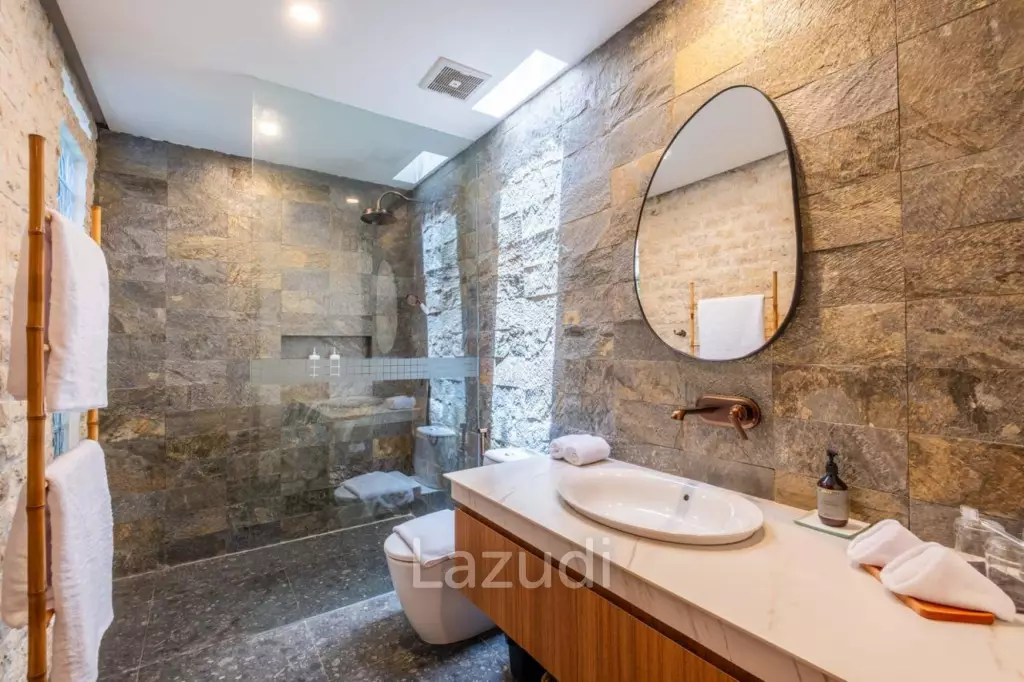 Stunning 3 bedroom walking distance to Sanur Beach