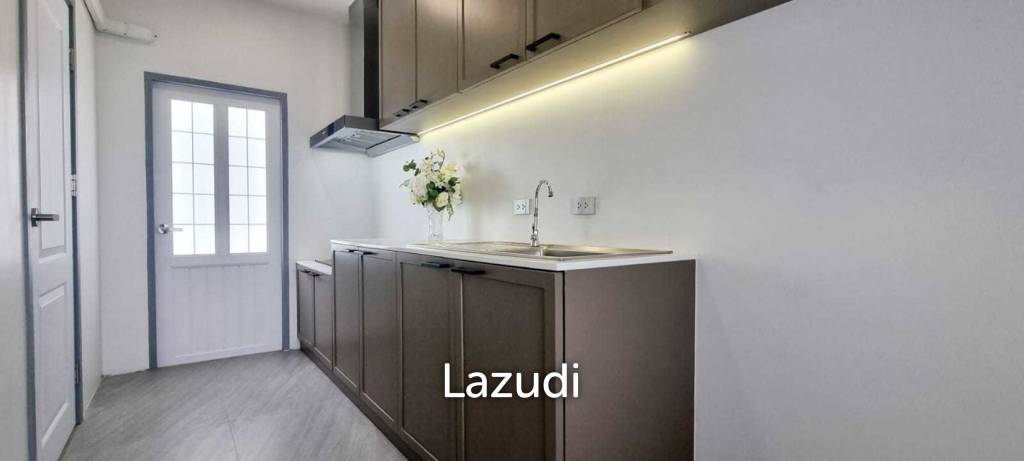 3 Bedrooms 4 Bathrooms 220 SQ.M. Spring Valley