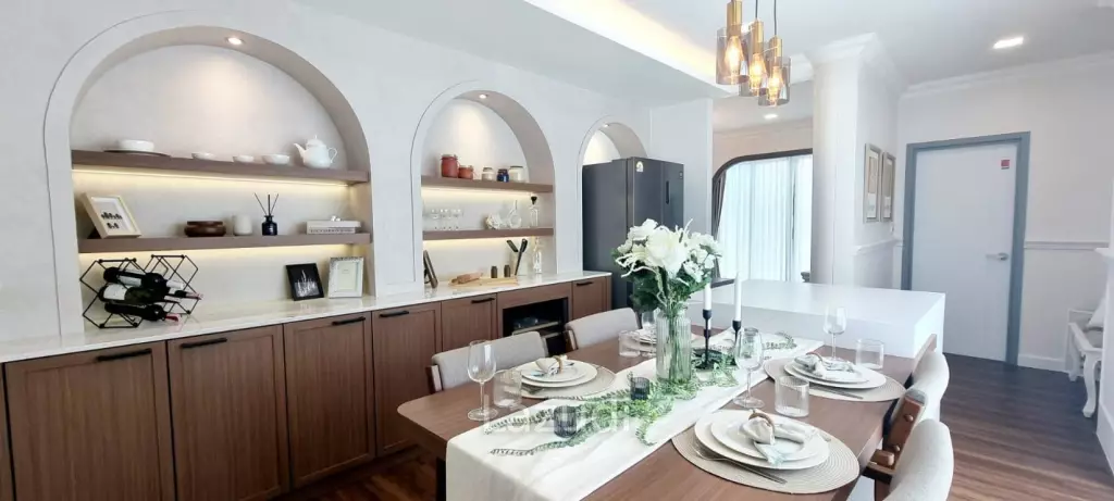 3 Bedrooms 4 Bathrooms 220 SQ.M. Spring Valley