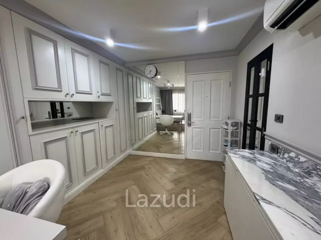 Studio 1 Bath 30 SQ.M  Condo One Sathorn