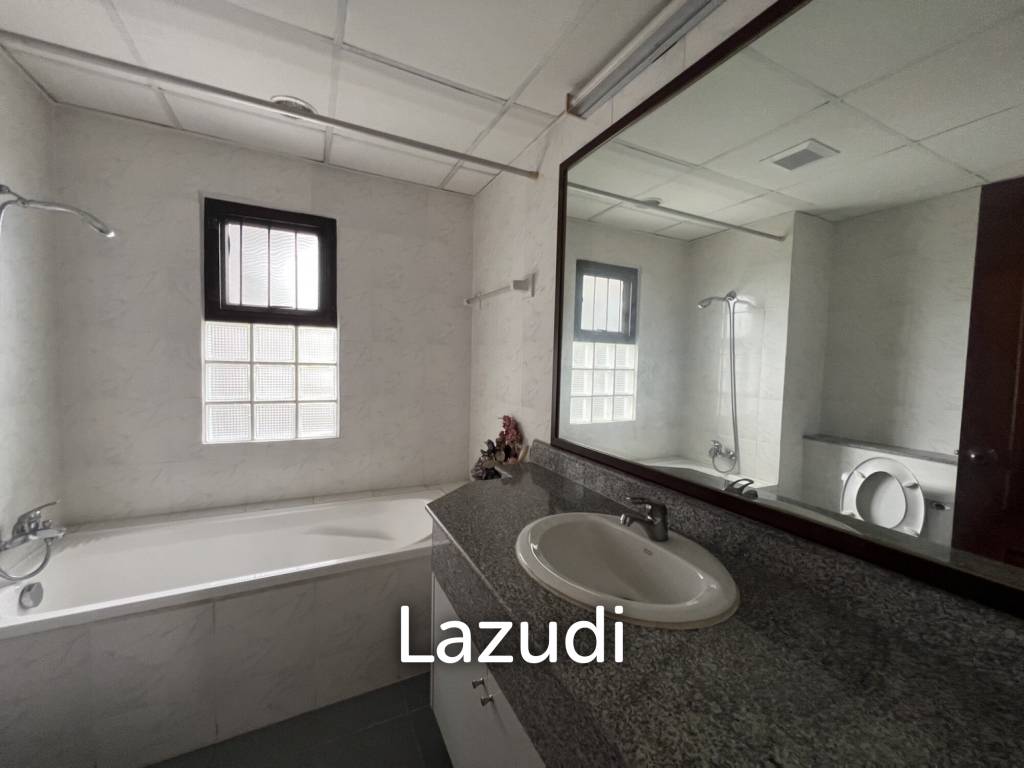 4 Bedroom 4 bedroom Condo 272 Sq.m. at Liang Garden
