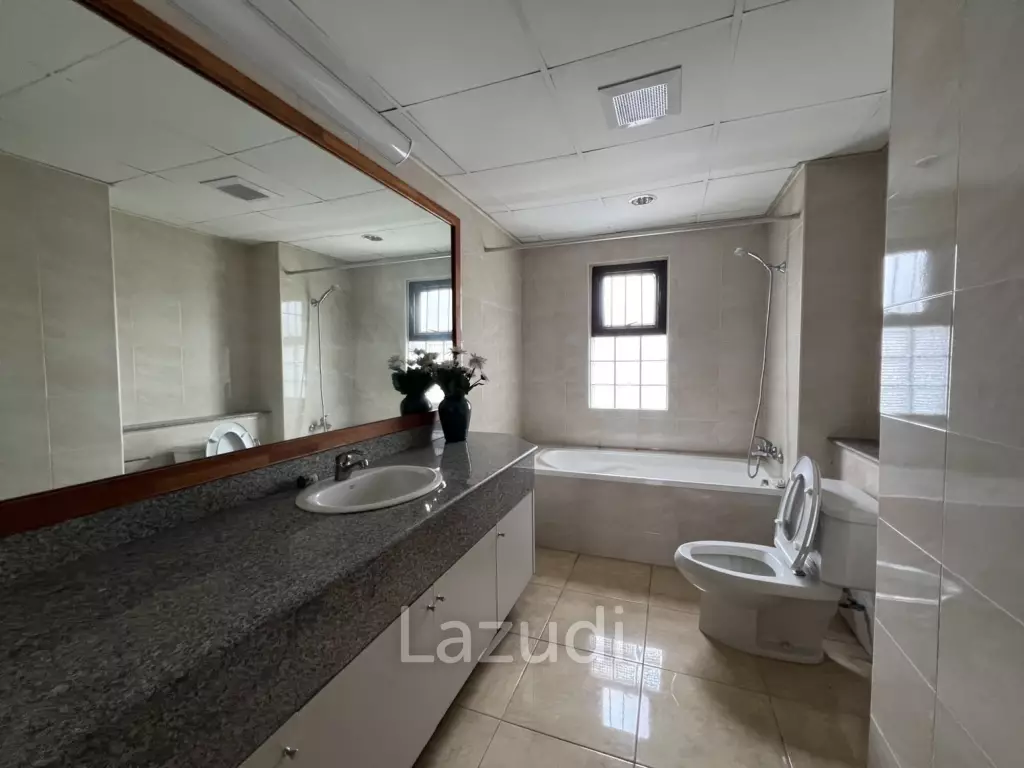 4 Bedroom 4 bedroom Condo 272 Sq.m. at Liang Garden