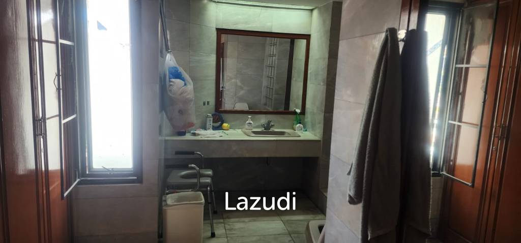 4 Bed 6 Bath 323 SQ.M Lumpini Place