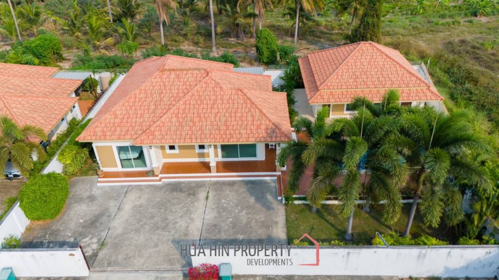 4 Bed Lovely Villa  Good Value  pool villa on end corner plot