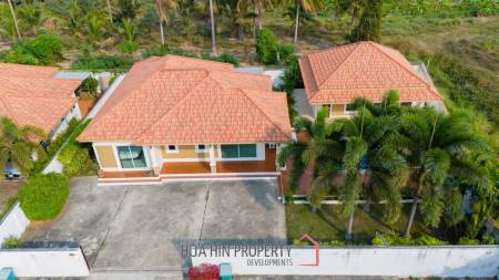4 Bed Lovely Villa  Good Value  pool villa on end corner plot