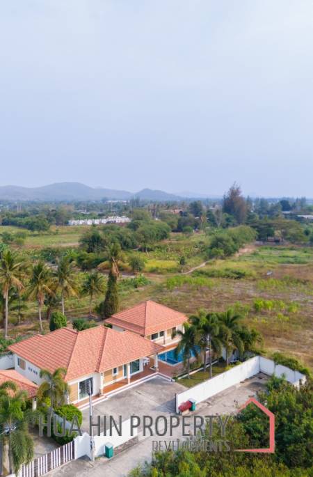 4 Bed Lovely Villa  Good Value  pool villa on end corner plot