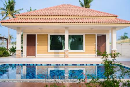 4 Bed Lovely Villa  Good Value  pool villa on end corner plot