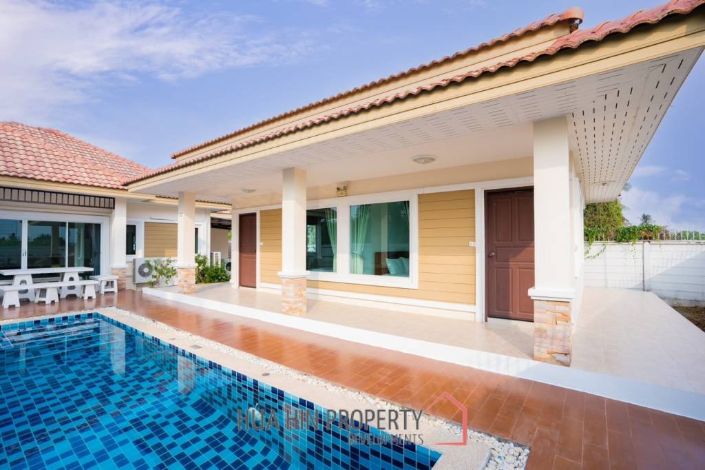 4 Bed Lovely Villa  Good Value  pool villa on end corner plot