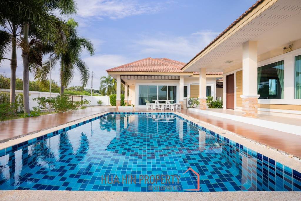 4 Bed Lovely Villa  Good Value  pool villa on end corner plot