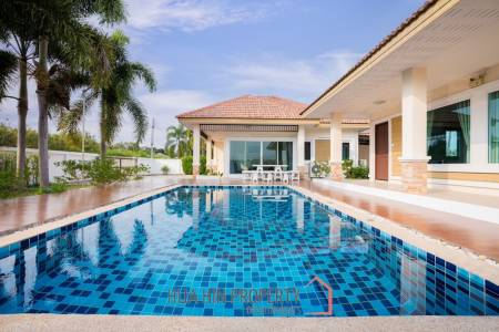 4 Bed Lovely Villa  Good Value  pool villa on end corner plot