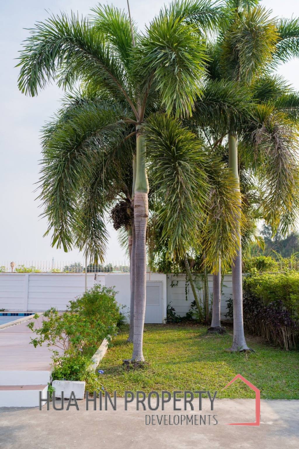 4 Bed Lovely Villa  Good Value  pool villa on end corner plot