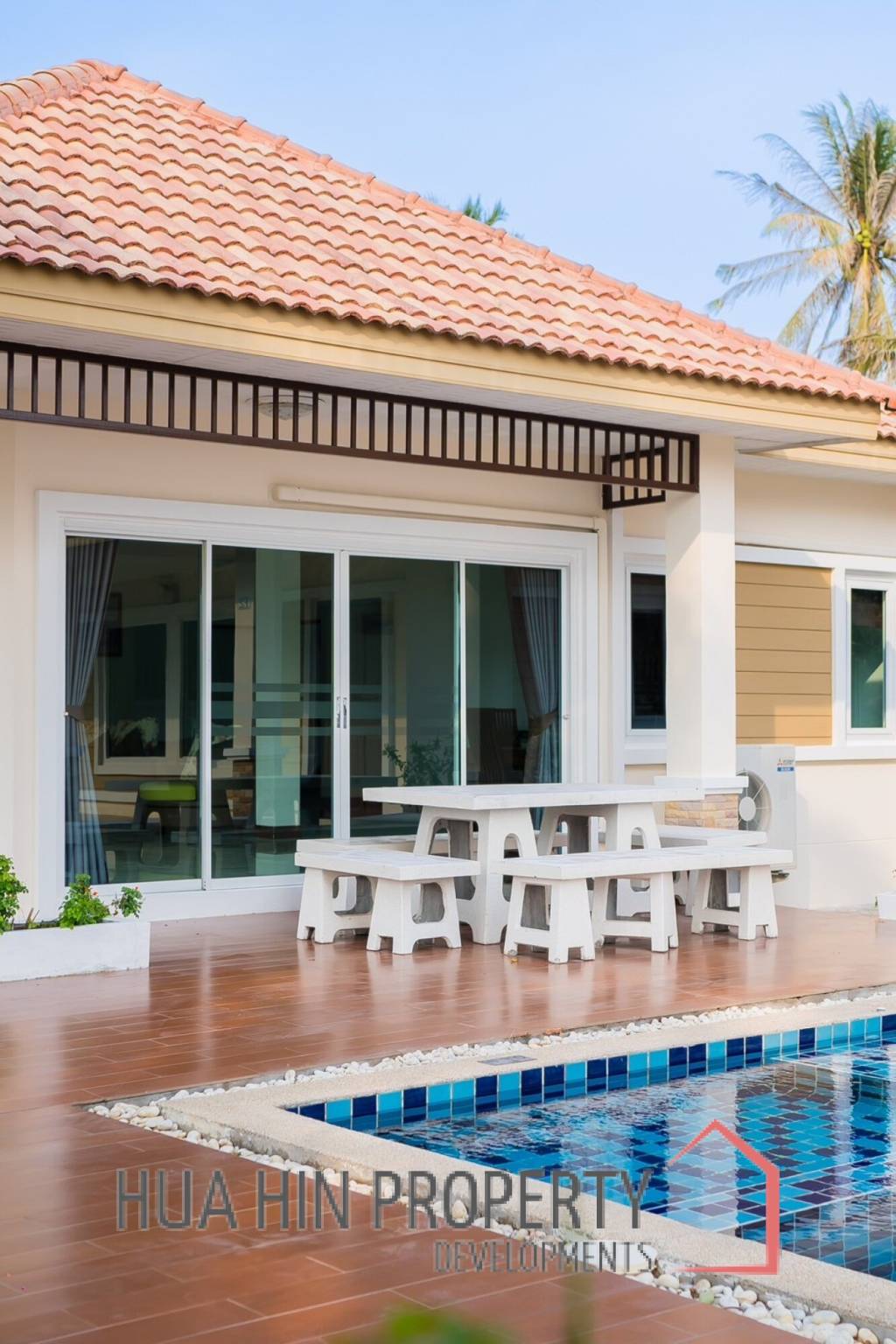 4 Bed Lovely Villa  Good Value  pool villa on end corner plot