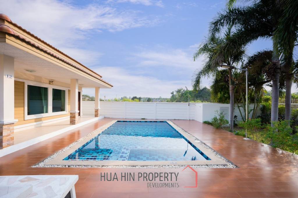 4 Bed Lovely Villa  Good Value  pool villa on end corner plot