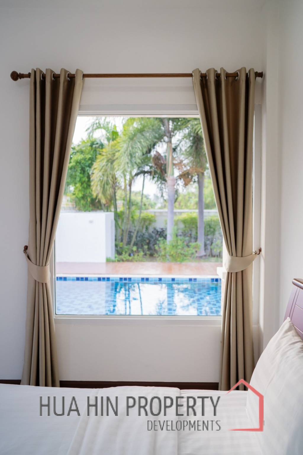 4 Bed Lovely Villa  Good Value  pool villa on end corner plot