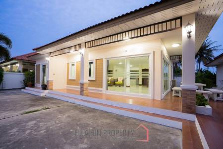 4 Bed Lovely Villa  Good Value  pool villa on end corner plot