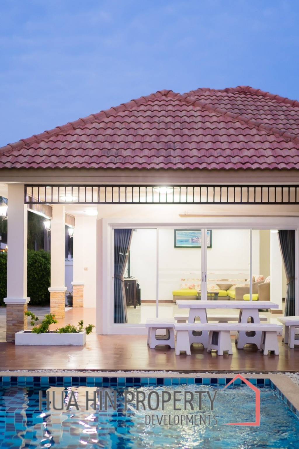 4 Bed Lovely Villa  Good Value  pool villa on end corner plot