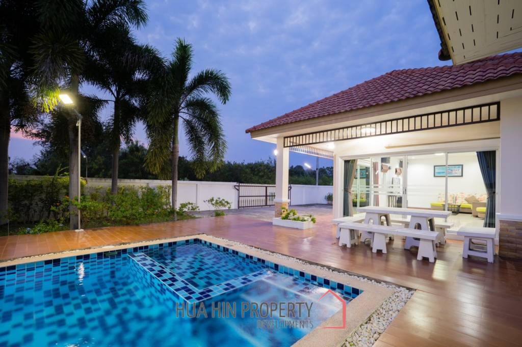 4 Bed Lovely Villa  Good Value  pool villa on end corner plot
