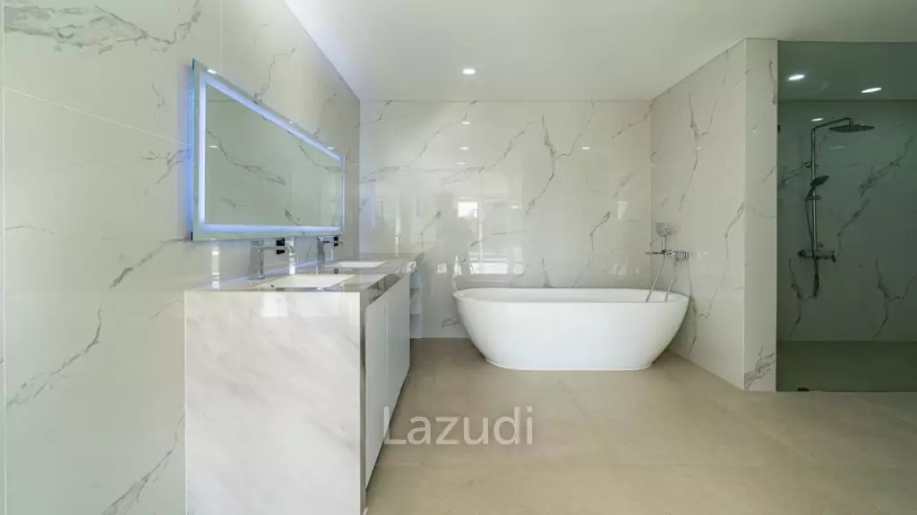 Brand new Modern 3 Bedroom close to the beach in Seminyak