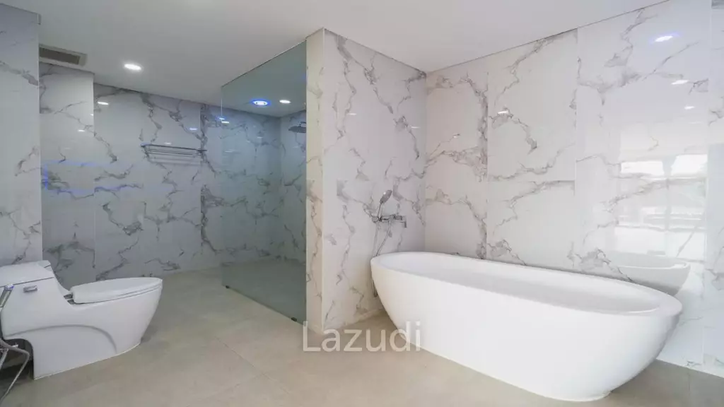 Brand new Modern 3 Bedroom close to the beach in Seminyak