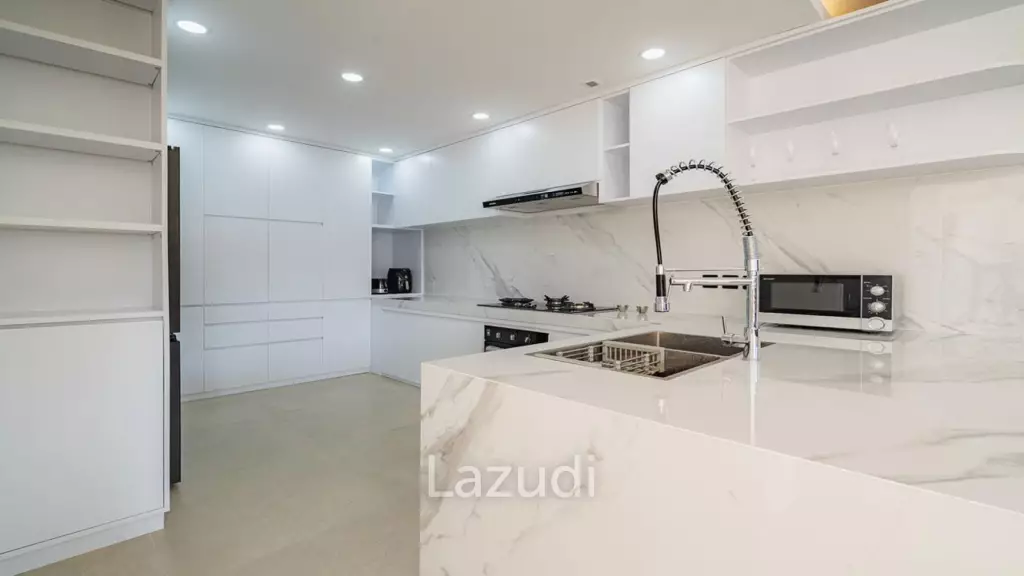 Brand new Modern 3 Bedroom close to the beach in Seminyak