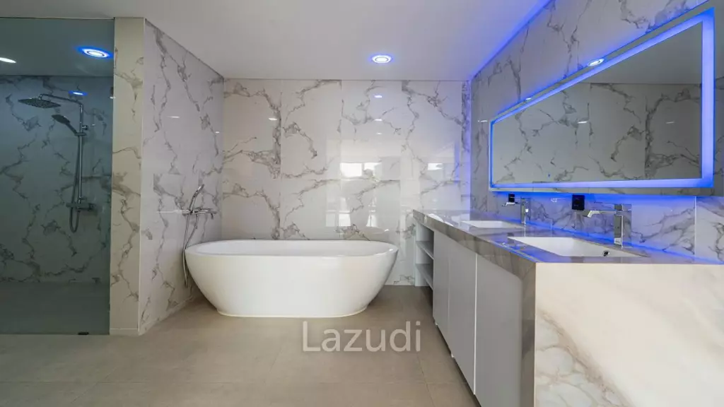 Brand new Modern 3 Bedroom close to the beach in Seminyak