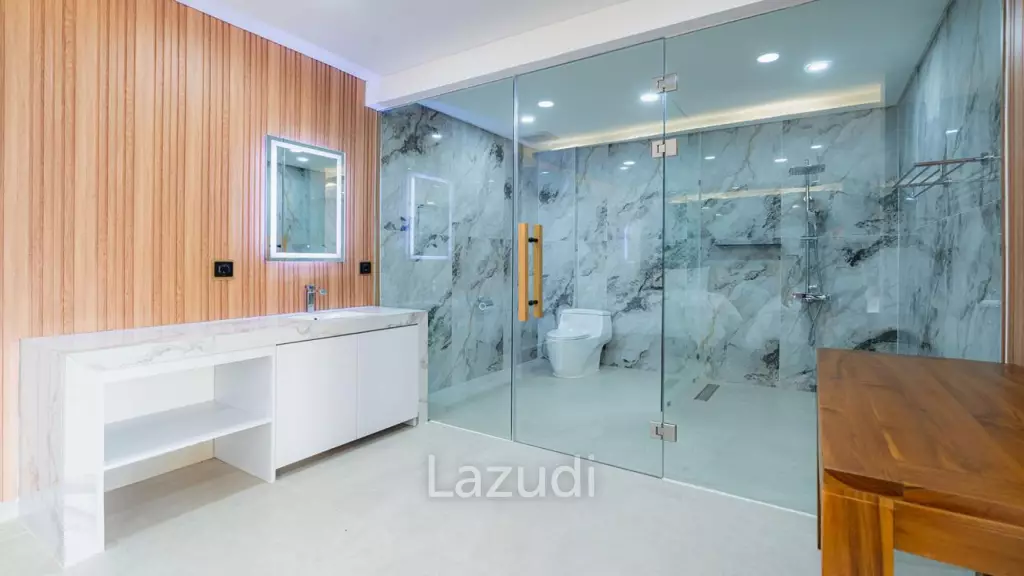 Brand new Modern 3 Bedroom close to the beach in Seminyak