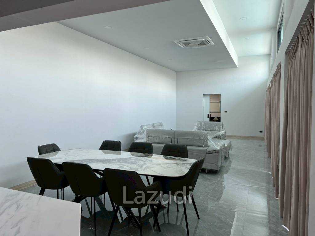 5 Bedrooms 7 Bathrooms 362 SQ.M. Villa In Mabprachan