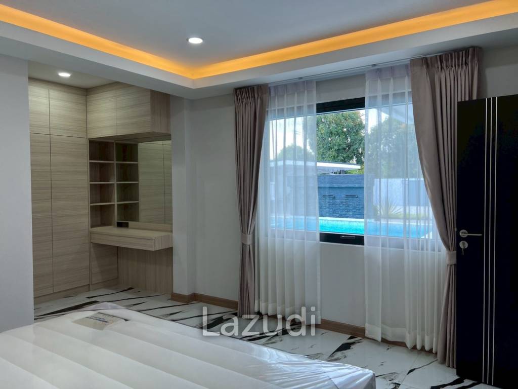 5 Bedrooms 7 Bathrooms 362 SQ.M. Villa In Mabprachan
