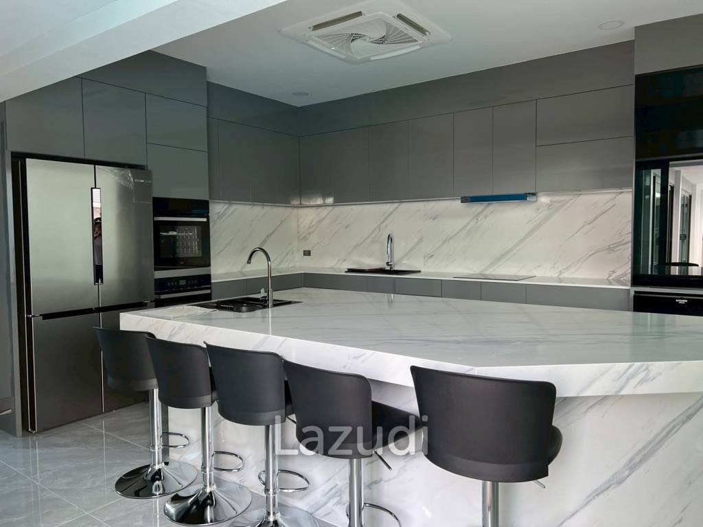 5 Bedrooms 7 Bathrooms 362 SQ.M. Villa In Mabprachan