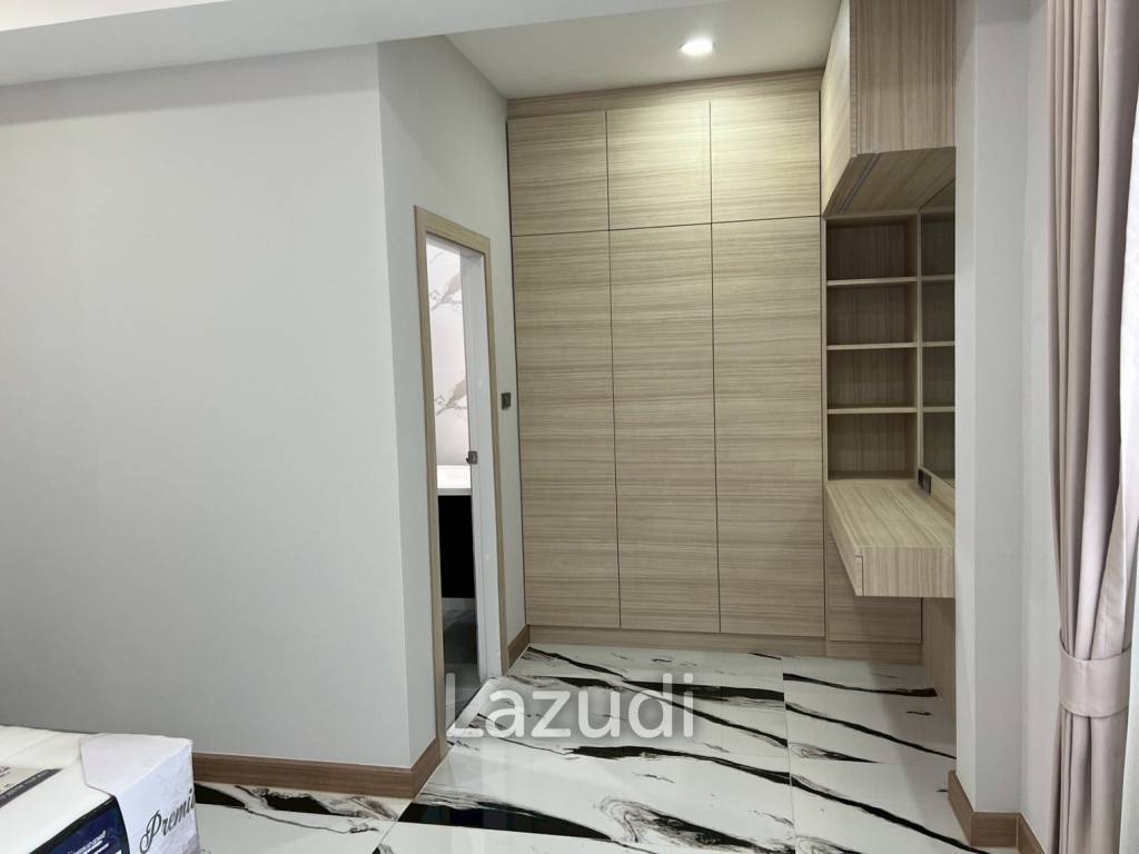5 Bedrooms 7 Bathrooms 362 SQ.M. Villa In Mabprachan
