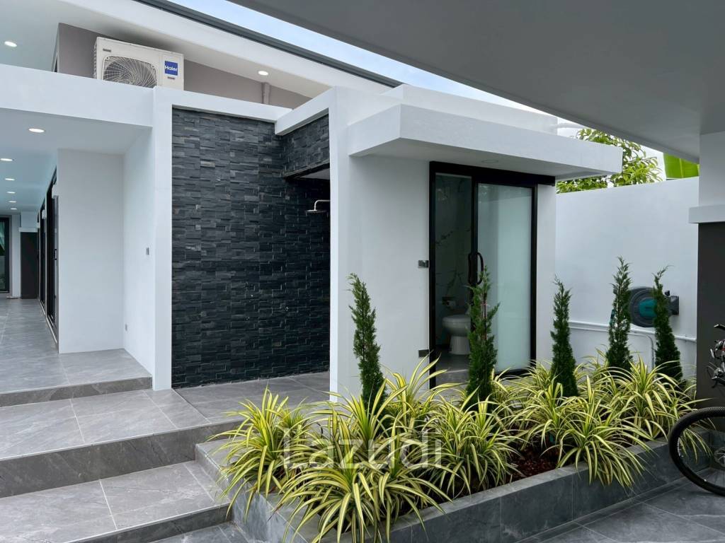 5 Bedrooms 7 Bathrooms 362 SQ.M. Villa In Mabprachan