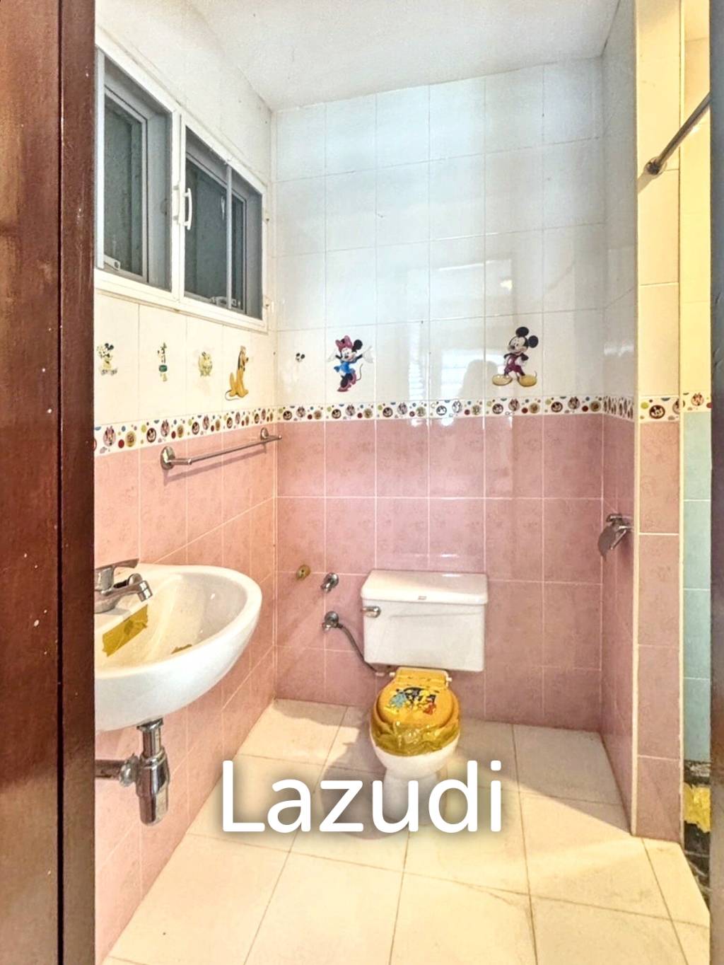 4 Bedroom 6 Bathroom 28 Sq.w Leo Classic Place
