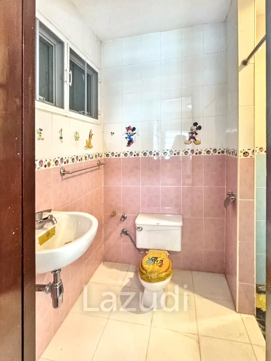 4 Bedroom 6 Bathroom 28 Sq.w Leo Classic Place