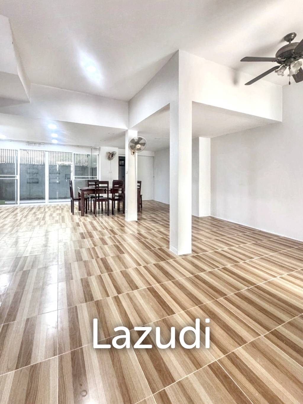 4 Bedroom 6 Bathroom 28 Sq.w Leo Classic Place