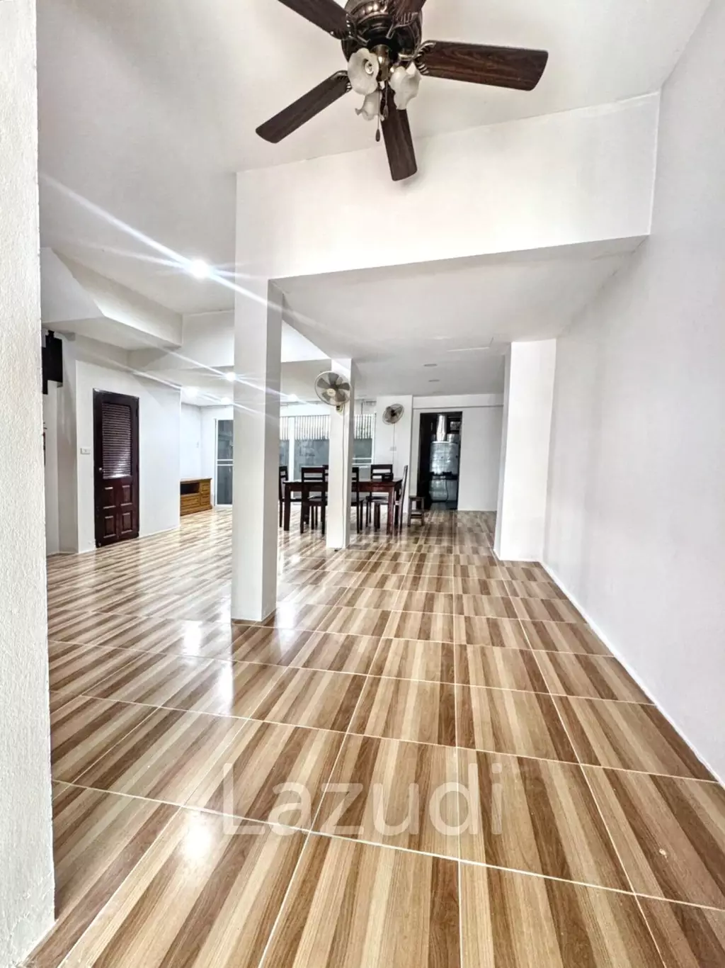 4 Bedroom 6 Bathroom 28 Sq.w Leo Classic Place