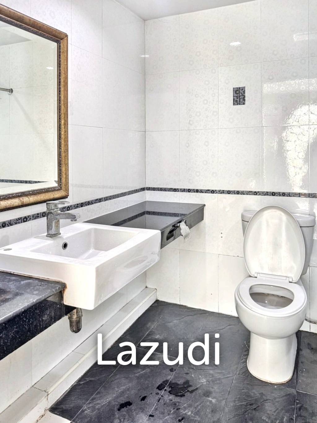 4 Bedroom 6 Bathroom 28 Sq.w Leo Classic Place