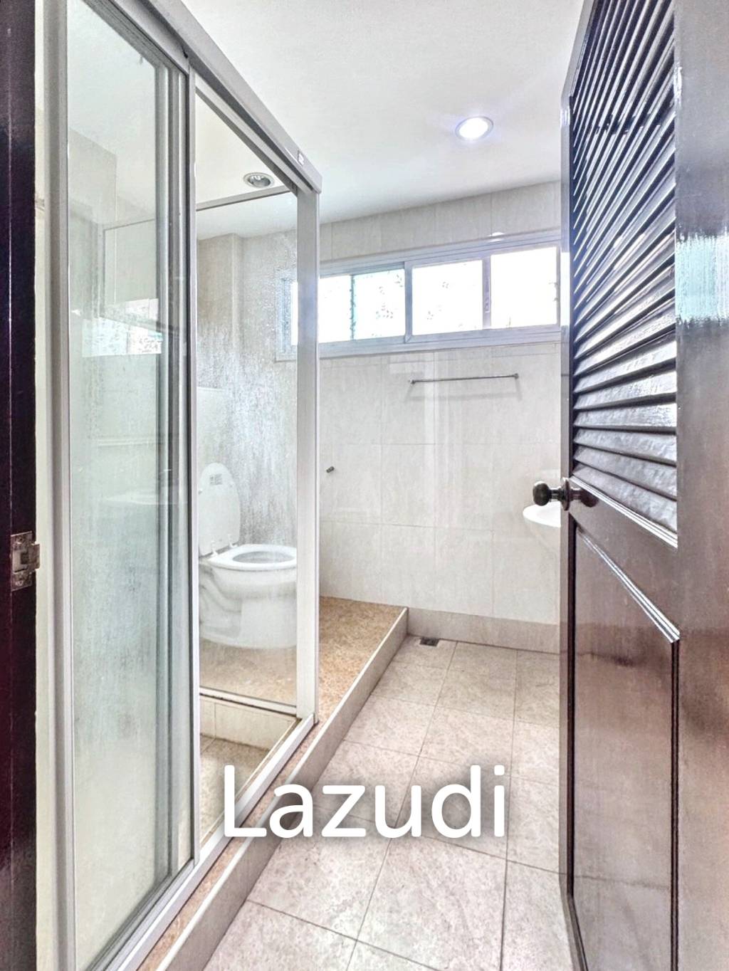 4 Bedroom 6 Bathroom 28 Sq.w Leo Classic Place