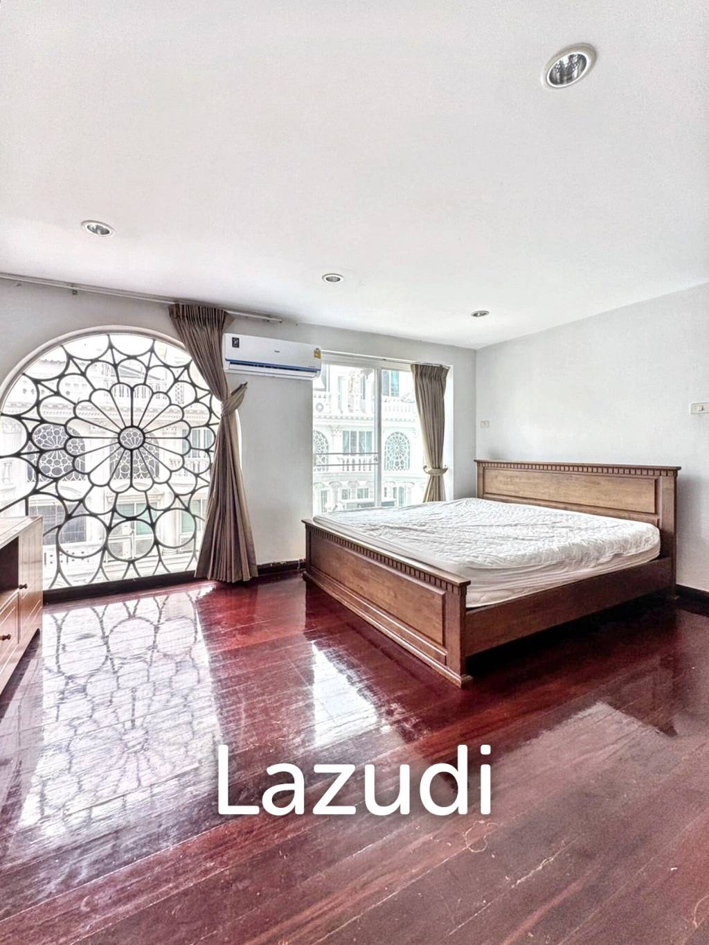 4 Bedroom 6 Bathroom 28 Sq.w Leo Classic Place