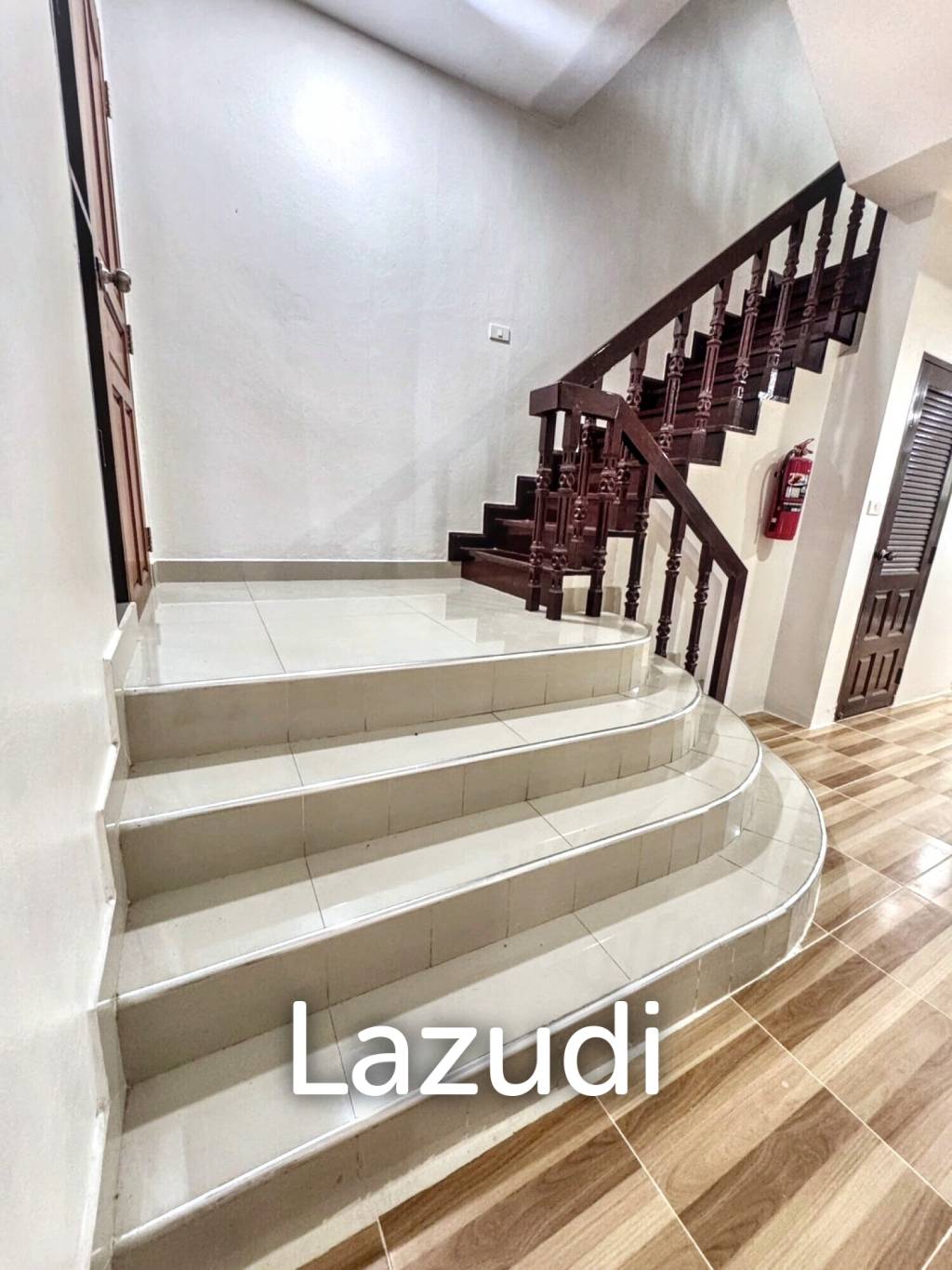 4 Bedroom 6 Bathroom 28 Sq.w Leo Classic Place