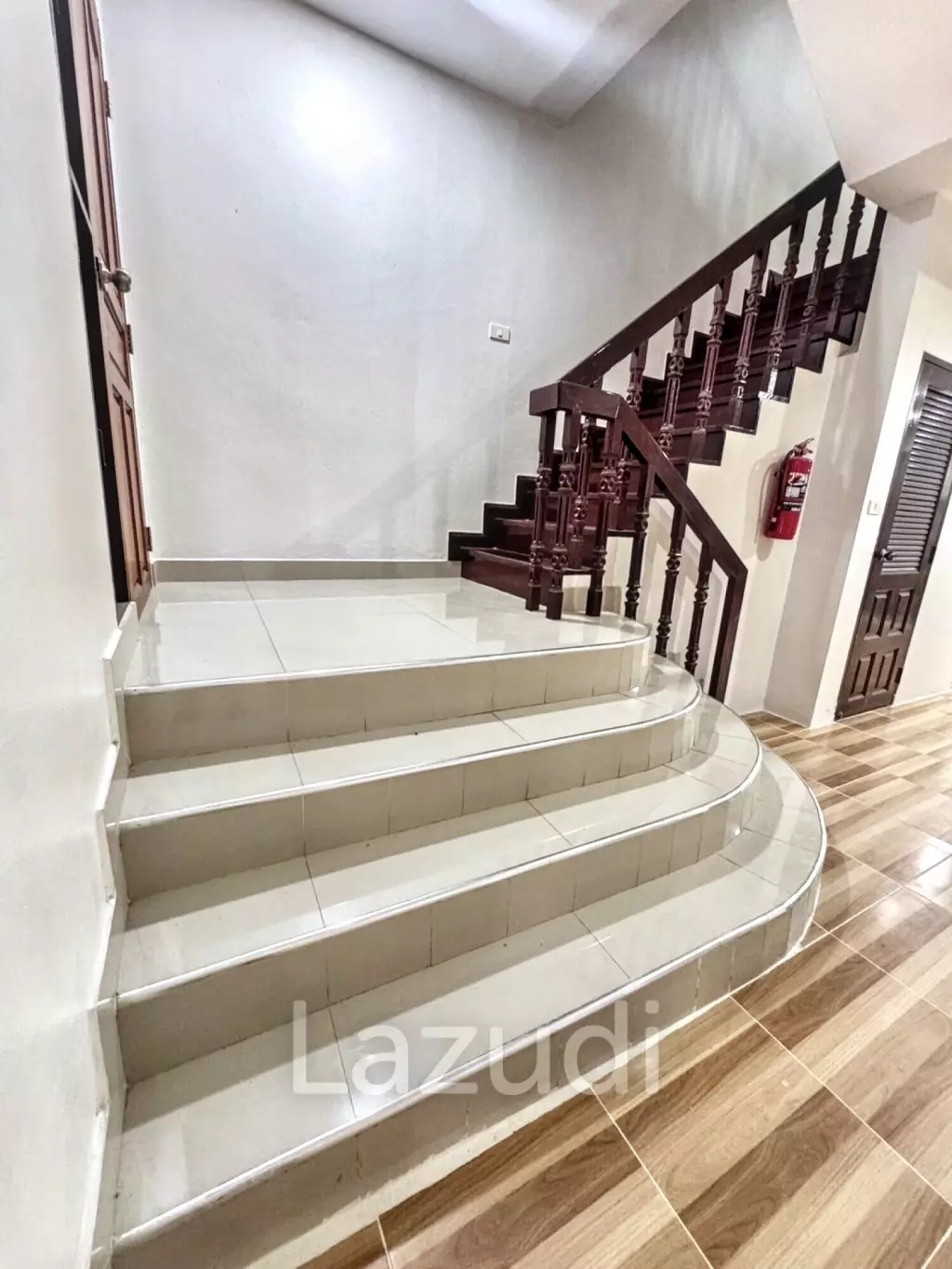 4 Bedroom 6 Bathroom 28 Sq.w Leo Classic Place