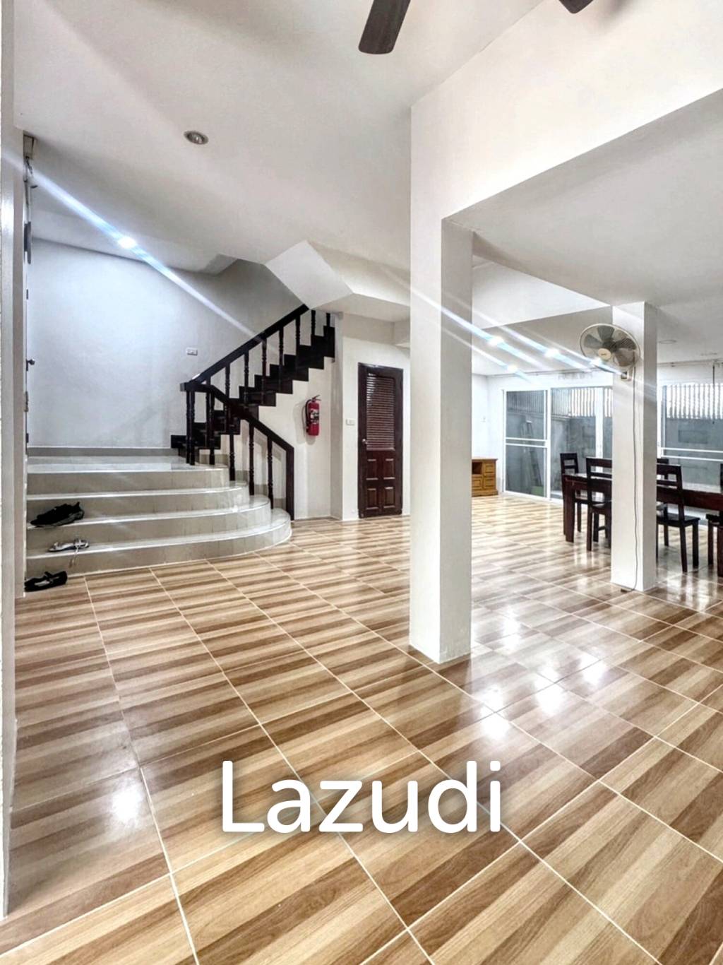 4 Bedroom 6 Bathroom 28 Sq.w Leo Classic Place