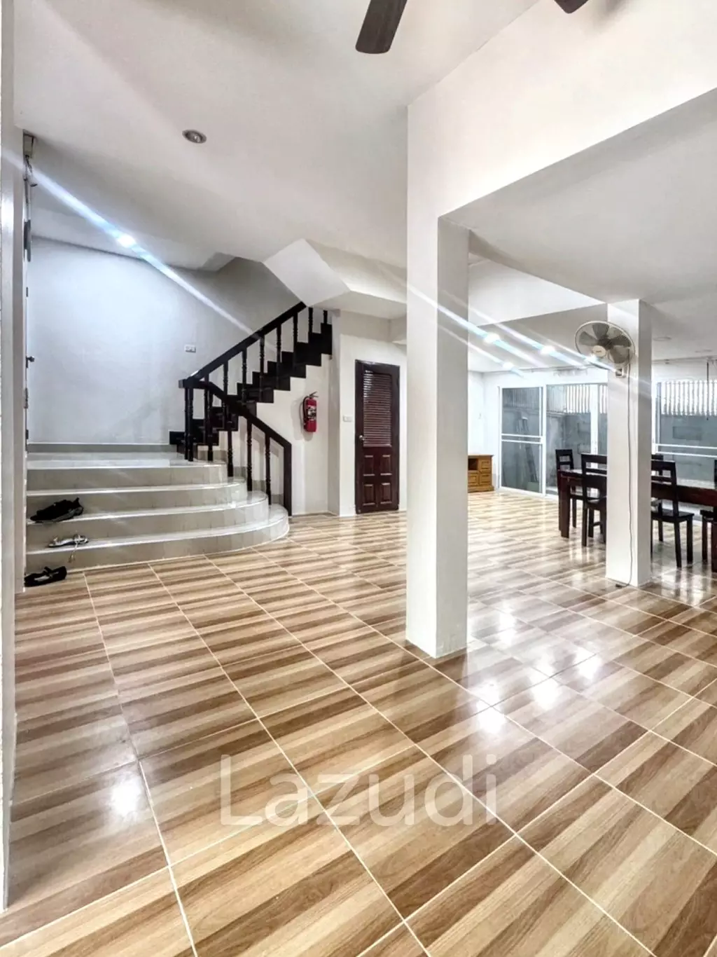4 Bedroom 6 Bathroom 28 Sq.w Leo Classic Place