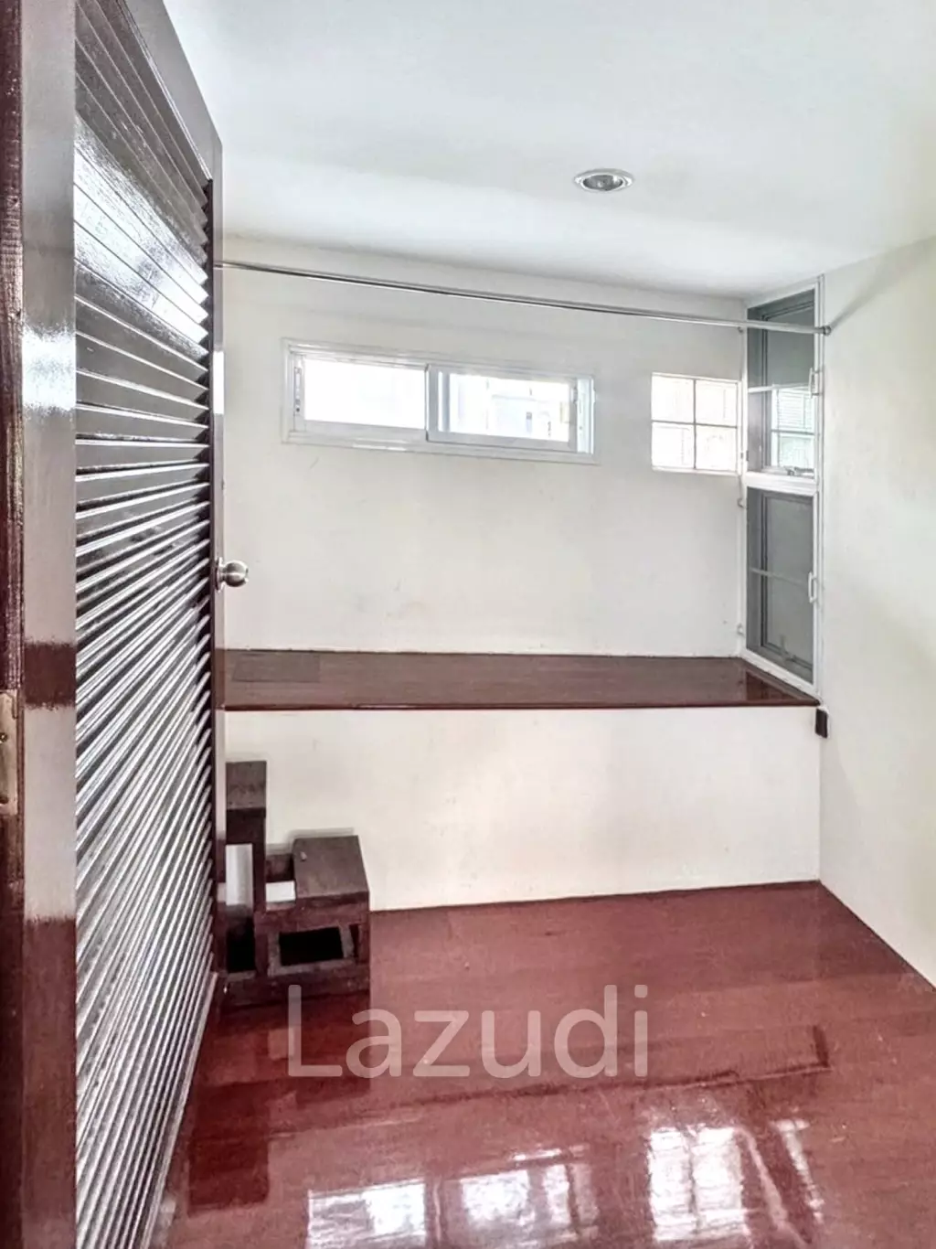 4 Bedroom 6 Bathroom 28 Sq.w Leo Classic Place