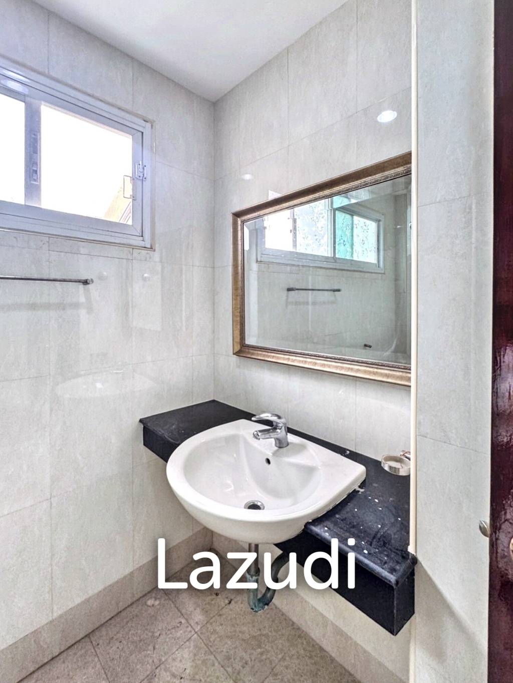 4 Bedroom 6 Bathroom 28 Sq.w Leo Classic Place